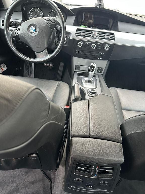 Gebraucht BMW 525 197 PS (144 kW) 2008 Grau Limousine
