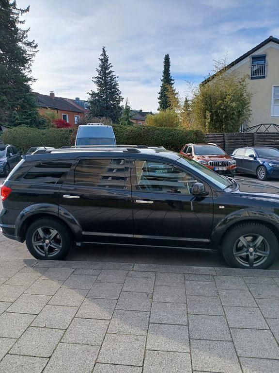 Gebraucht Fiat Freemont Urban 170 PS (125 kW) 2013 Schwarz SUV