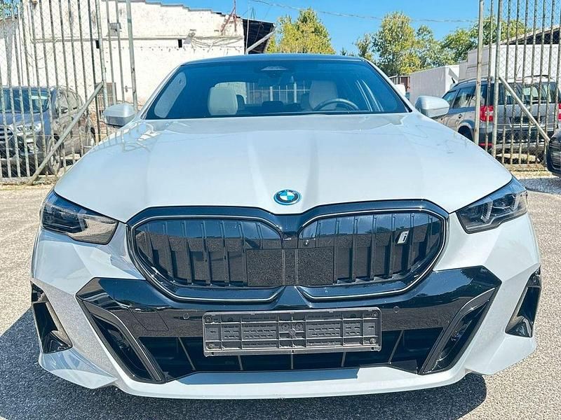 Gebraucht BMW i5 Performance 250 kW (340 PS) 2025 Grau Limousine