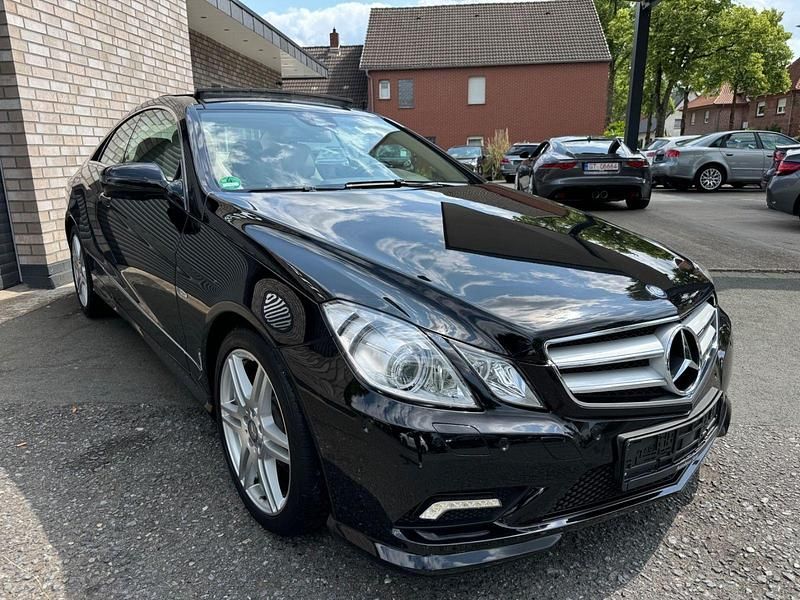 Gebraucht Mercedes E350 AMG 231 PS (169 kW) 2009 Schwarz Coupé