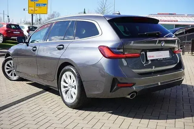 Gebraucht BMW 318 Advantage 150 PS (110 kW) 2020 Grau Limousine