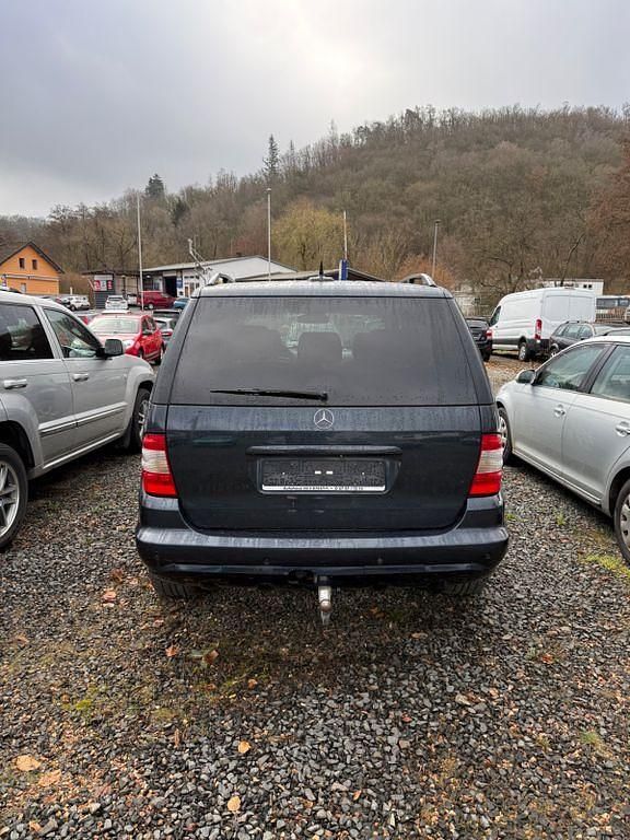 Gebraucht Mercedes ML270 163 PS (119 kW) 2004 Schwarz SUV
