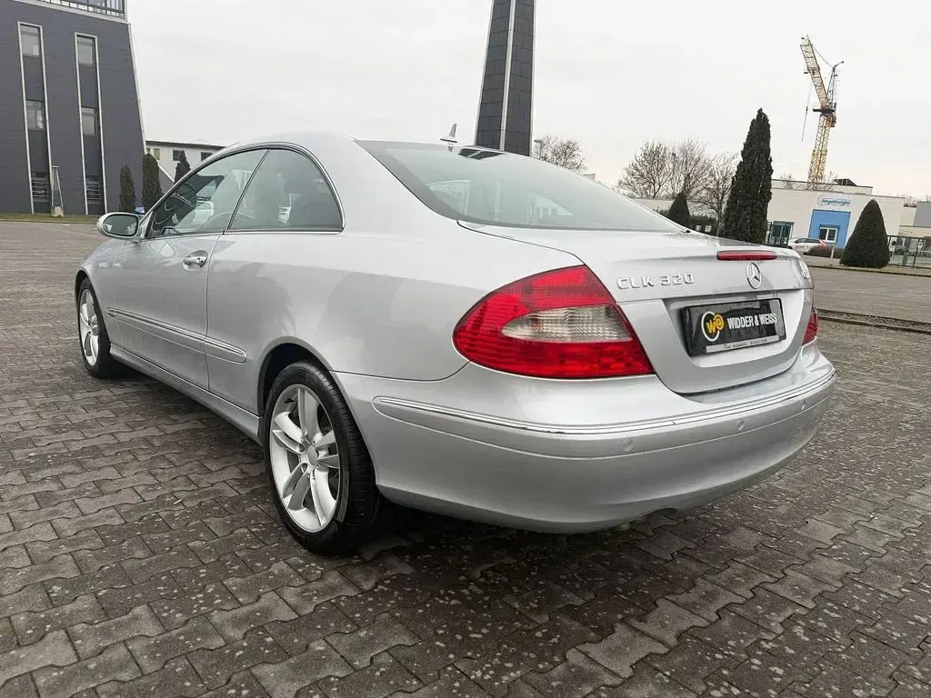 Gebraucht Mercedes CLK320 224 PS (164 kW) 2007 Iridiumsilber Coupé