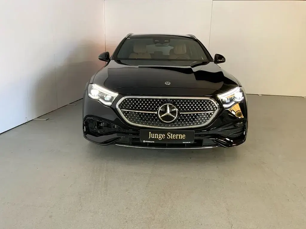 Gebraucht Mercedes E300 AMG 313 PS (230 kW) 2025 Metalliclack obsidianschwarz Limousine