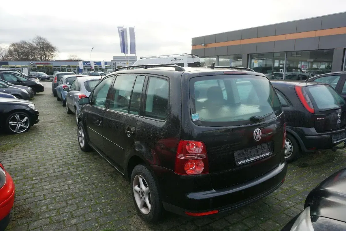 Gebraucht VW Touran Trendline 140 PS (102 kW) 2008 Schwarz Van / Kleinbus