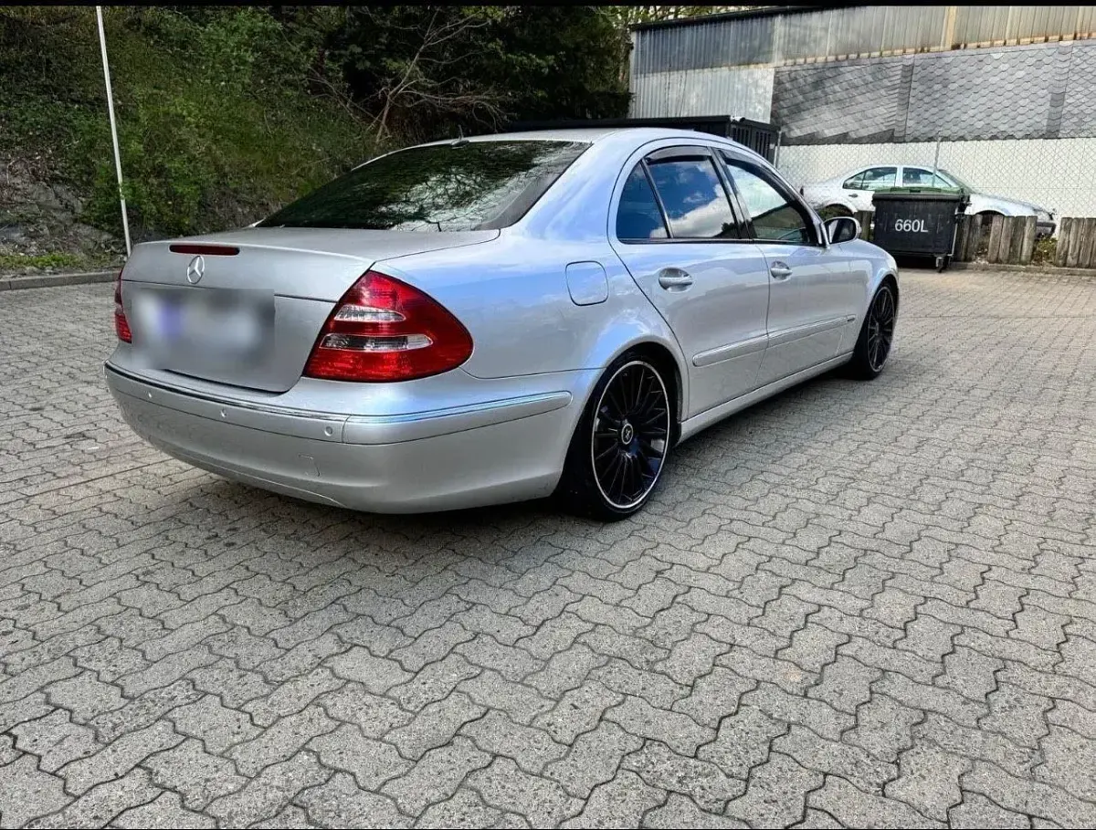 Gebraucht Mercedes E320 224 PS (164 kW) 2004 Silber Limousine