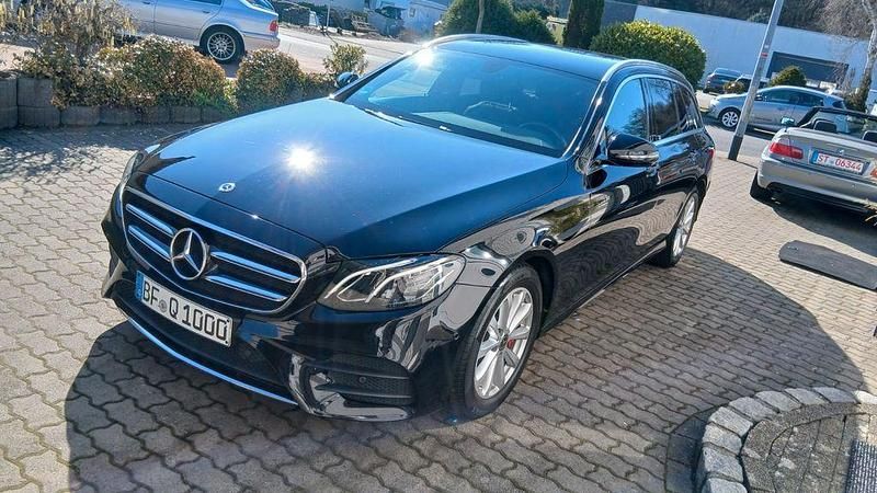 Gebraucht Mercedes E220 AMG line 194 PS (142 kW) 2020 Schwarz Limousine