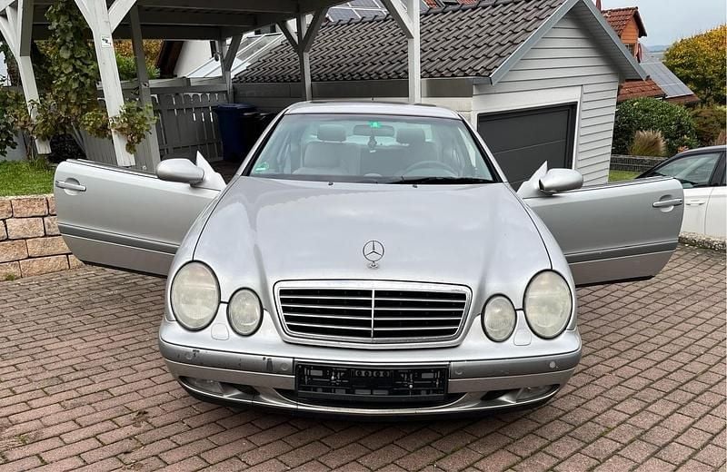 Silber Gebraucht 1999 Mercedes 230 Limousine | 3.000 € (Superpreis) - Bild 1/4