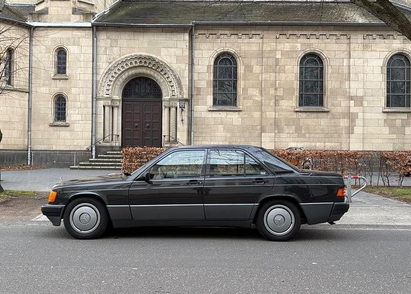Gebraucht Mercedes 190 109 PS (80 kW) 1991 Schwarz Limousine