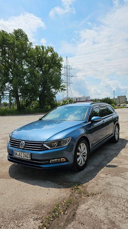 Blau Gebraucht 2015 VW Passat Comfortline Limousine | 13.900 € (Fairer Preis) - Bild 1/4