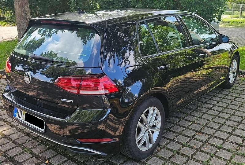 Schwarz Gebraucht 2018 VW Golf VII Comfortline Limousine | 15.800 € (Fairer Preis) - Bild 1/4