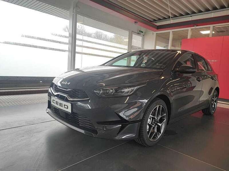 Grau Neu 2025 Kia Ceed Spirit Limousine | 29.890 € (Fairer Preis) - Bild 1/4