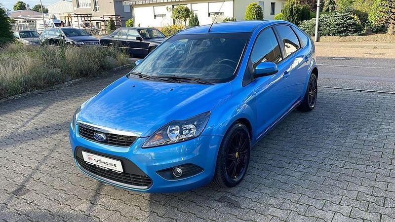 Blau Gebraucht 2011 Ford Focus Limousine | 5.200 € (Fairer Preis) - Bild 1/4