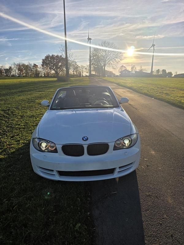 Weiß Gebraucht 2008 BMW 120 Cabriolet Cabrio | 9.999 € (Fairer Preis) - Bild 1/4