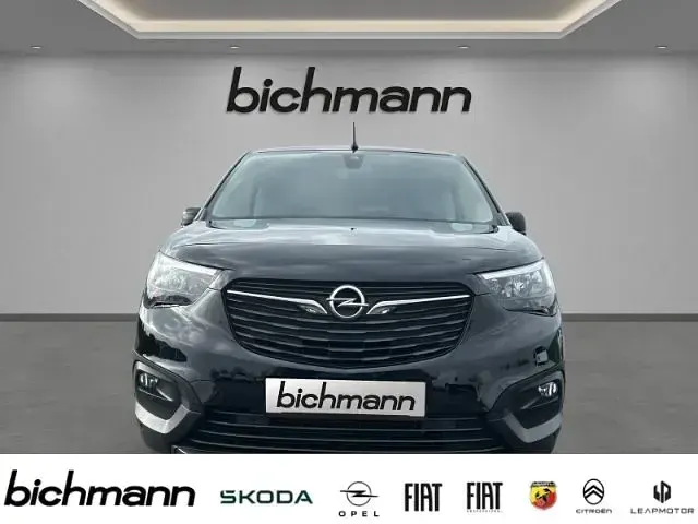 Używany Opel Combo 110 KM (80 kW) 2023 Czarny Minivan