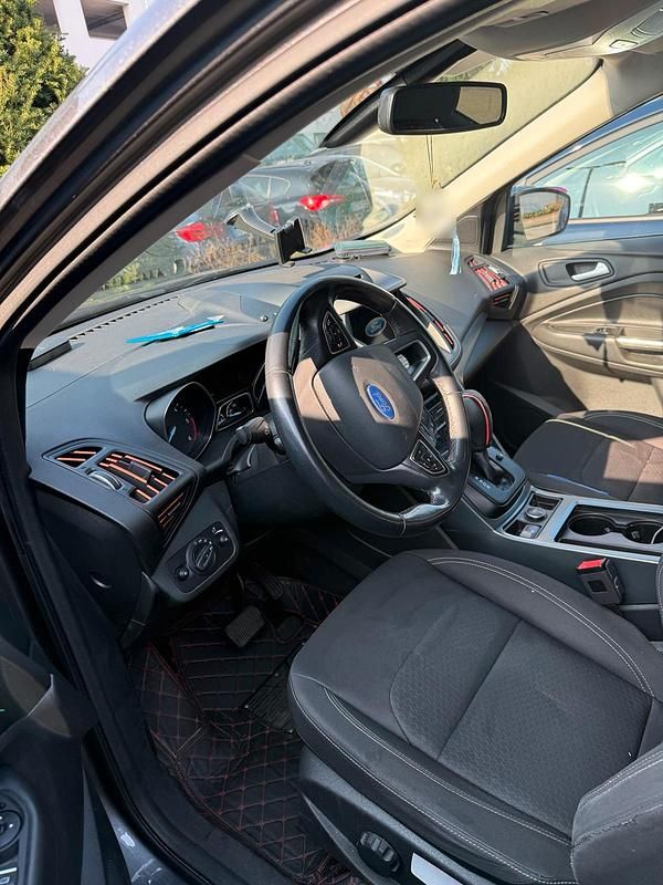 Gebraucht Ford Kuga 150 PS (110 kW) 2019 Grau SUV