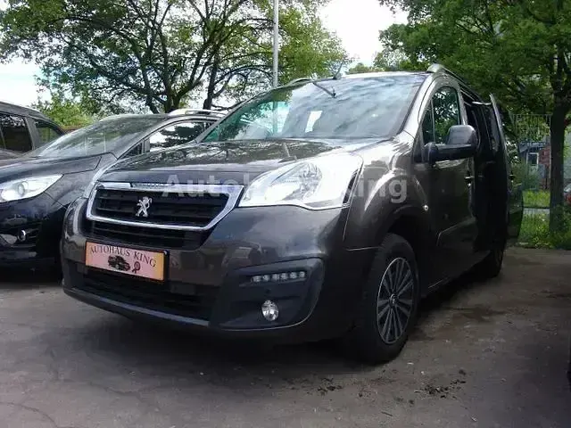 Gebraucht Peugeot TePee Active 99 PS (72 kW) 2016 Moka/metallic Van / Kleinbus