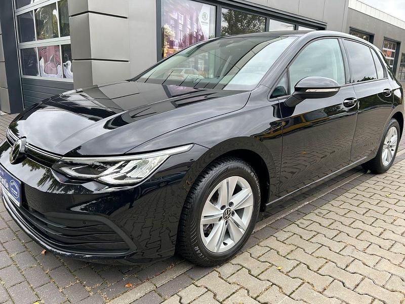 Schwarz Gebraucht 2023 VW Golf VIII Life Limousine | 19.950 € (Superpreis) - Bild 1/4