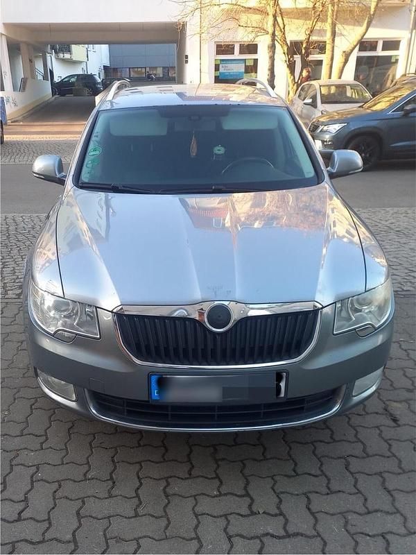 Gebraucht Skoda Superb 160 PS (117 kW) 2010 Silber Kombi