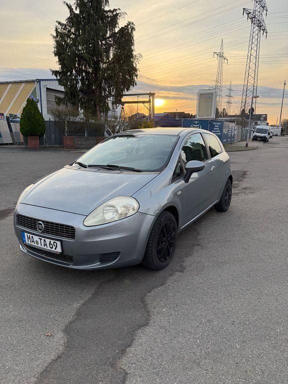 Gebraucht Fiat Punto 95 PS (69 kW) 2009 Grau Kleinwagen