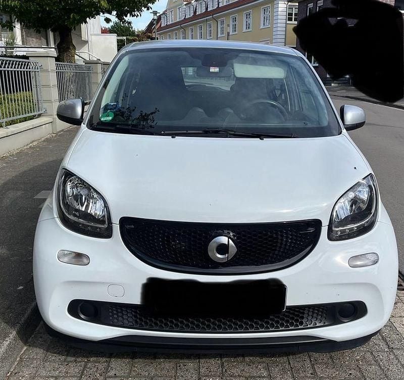 Weiß Gebraucht 2017 Smart ForFour Limousine | 6.999 € (Guter Preis) - Bild 1/4