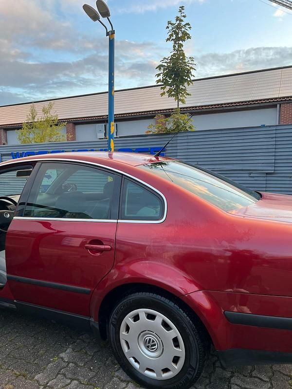 Gebraucht VW Passat 115 PS (84 kW) 2004 Rot Limousine