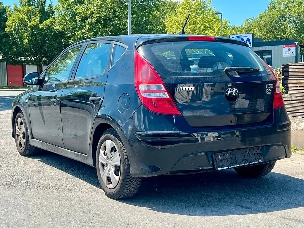 Gebraucht Hyundai i30 Edition 109 PS (80 kW) 2012 Schwarz Limousine