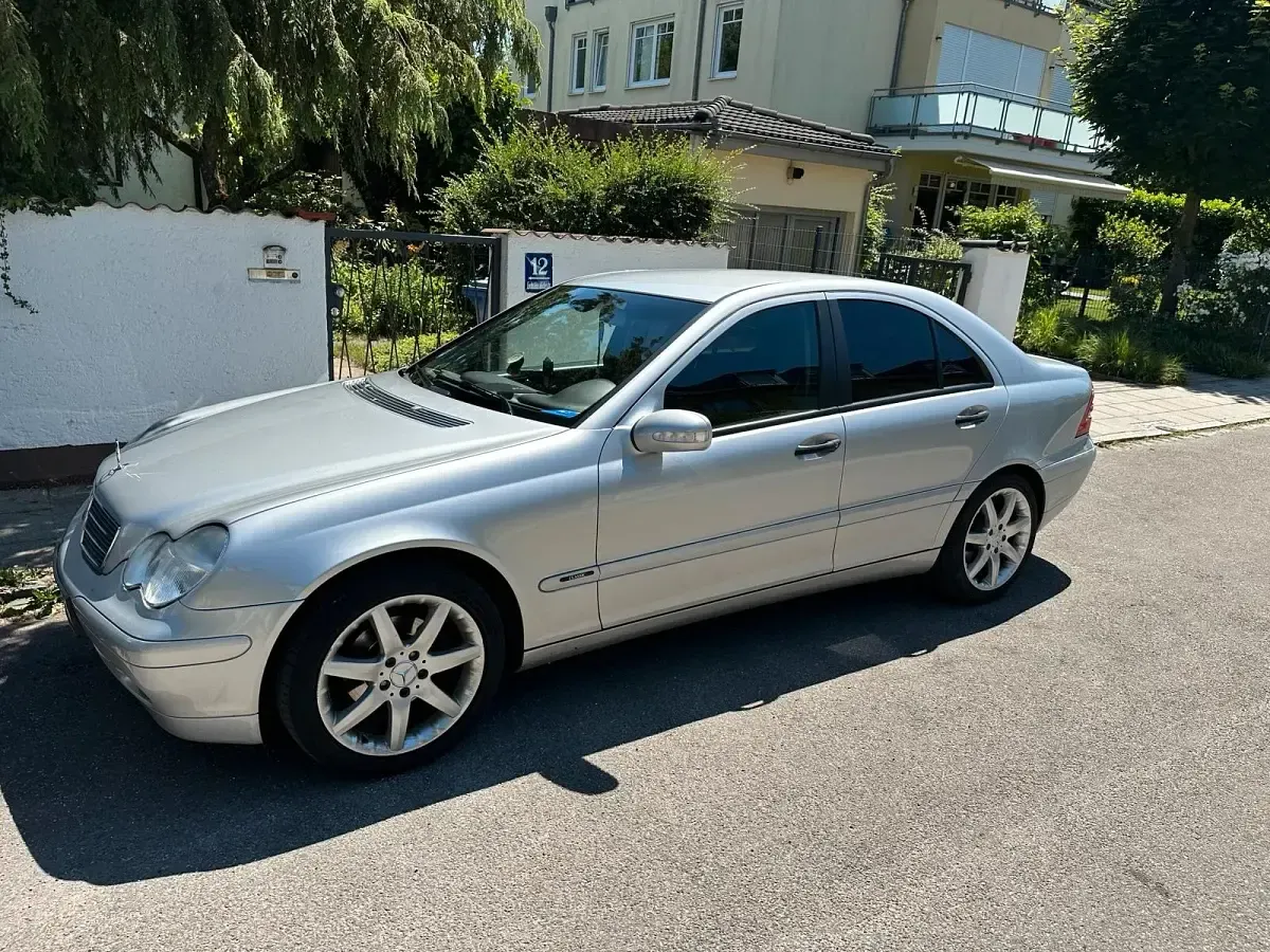 Gebraucht Mercedes C180 143 PS (105 kW) 2003 Silber Limousine
