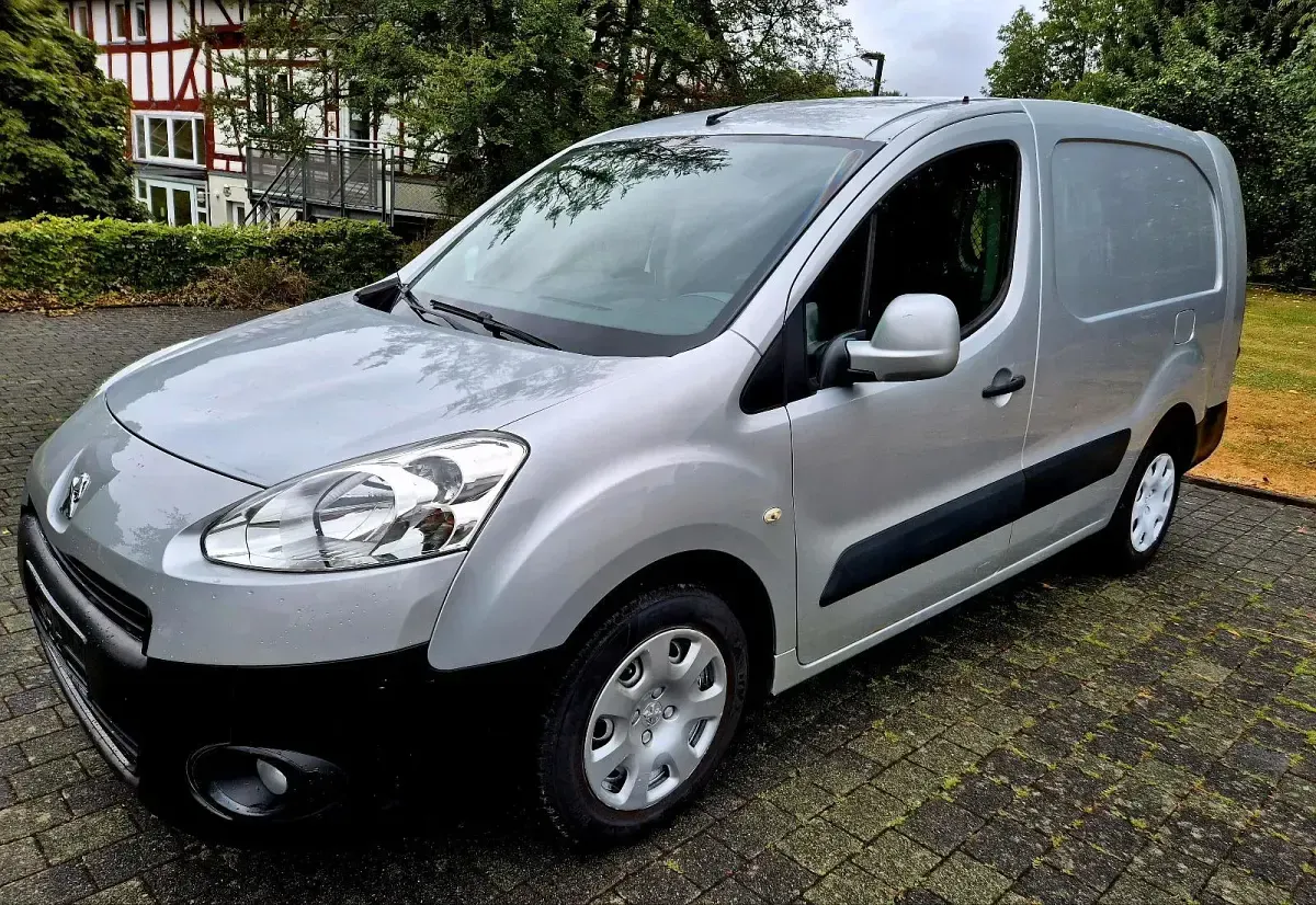 Gebraucht Peugeot Partner 90 PS (66 kW) 2012 Silber Van / Kleinbus