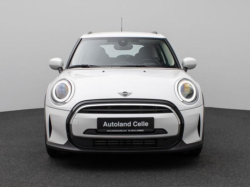 Gebraucht Mini Cooper Classic 136 PS (100 kW) 2023 Nanuq whitec6aschwarz Kleinwagen