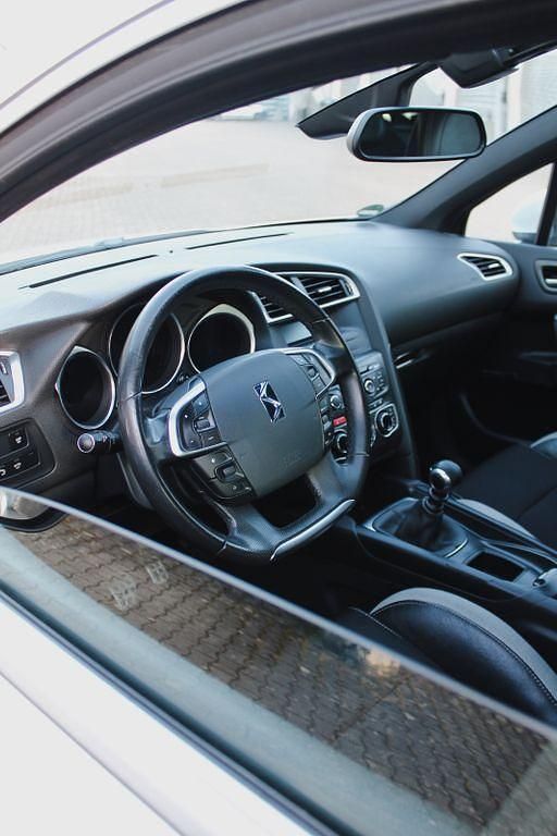 Gebraucht Citroën DS4 So Chic 111 PS (81 kW) 2012 Weiß Kleinwagen