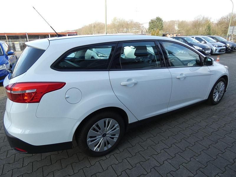 Gebraucht Ford Focus Business Edition 95 PS (69 kW) 2015 Weiß Kombi