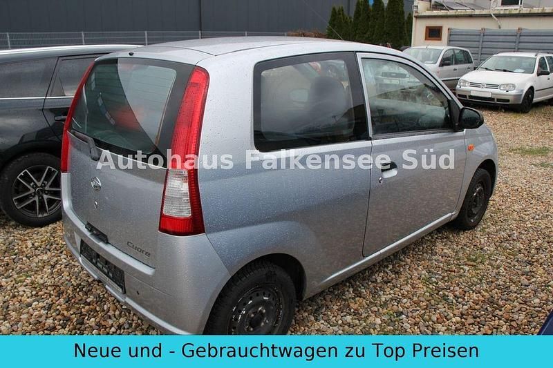 Gebraucht Daihatsu Cuore 58 PS (42 kW) 2003 Silber Kleinwagen