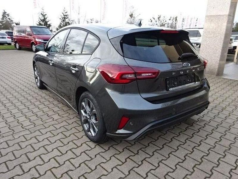 Gebraucht Ford Focus ST-Line 125 PS (91 kW) 2024 Magnetic grau metallic Limousine