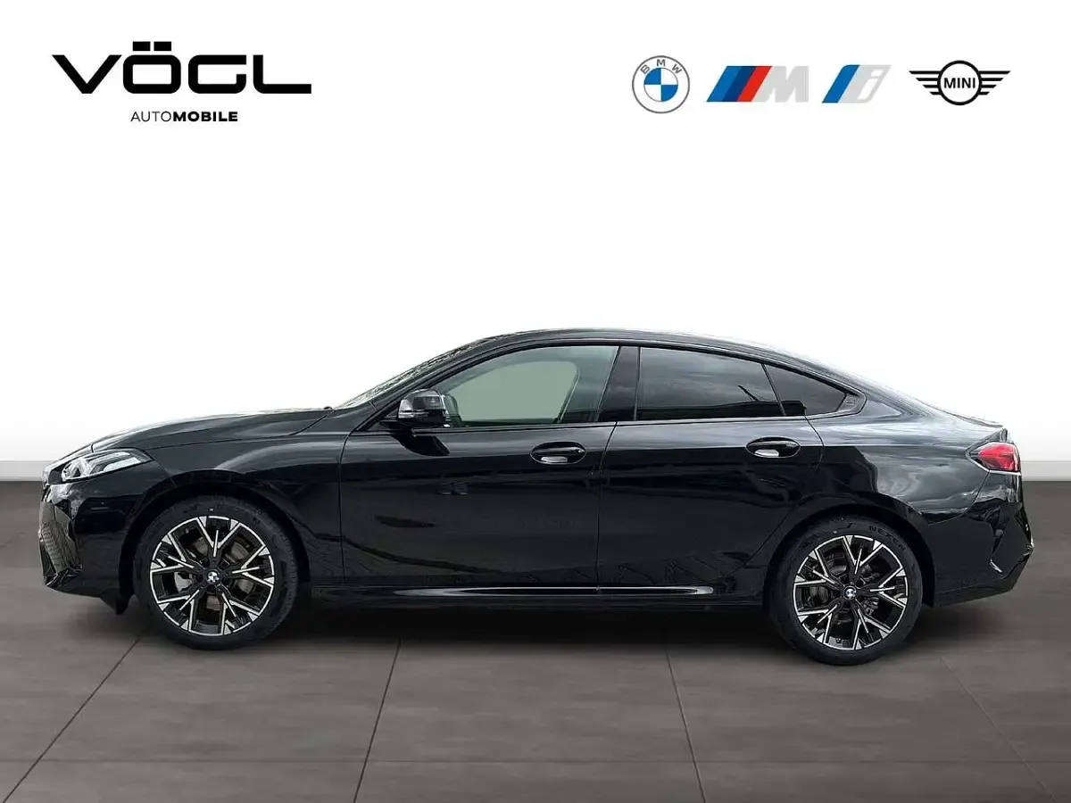 Neu BMW 220 170 PS (125 kW) 2026 Black sapphire Coupé