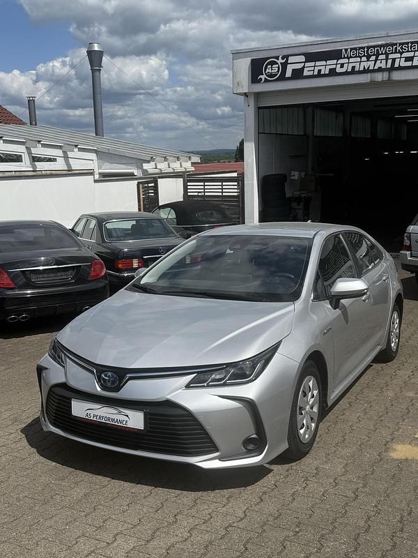 Silber Gebraucht 2019 Toyota Corolla Limousine | 16.900 € (Superpreis) - Bild 1/4