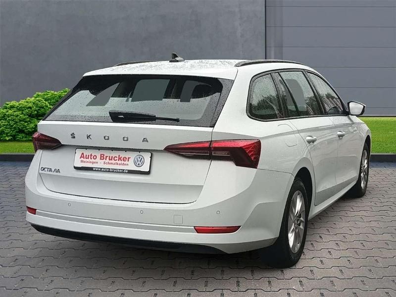 Gebraucht Skoda Octavia Ambition 150 PS (110 kW) 2022 Weiss Kombi
