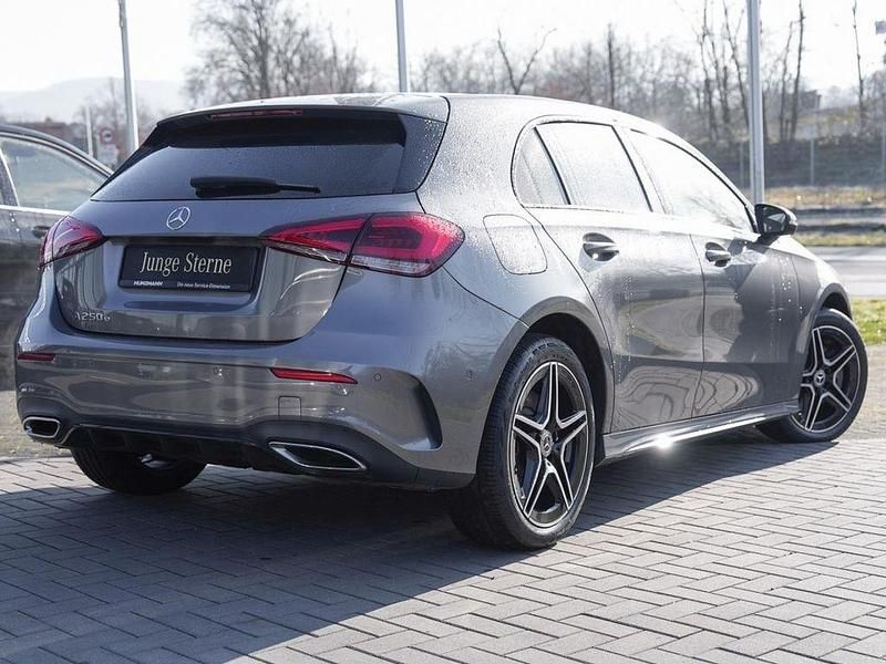 Gebraucht Mercedes A250 AMG 218 PS (160 kW) 2022 Mountaingrau metallic Limousine