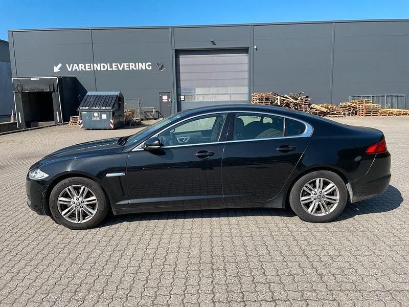 Second-hand Jaguar XF 190 CP (139 kW) 2012 Negru Berlinǎ