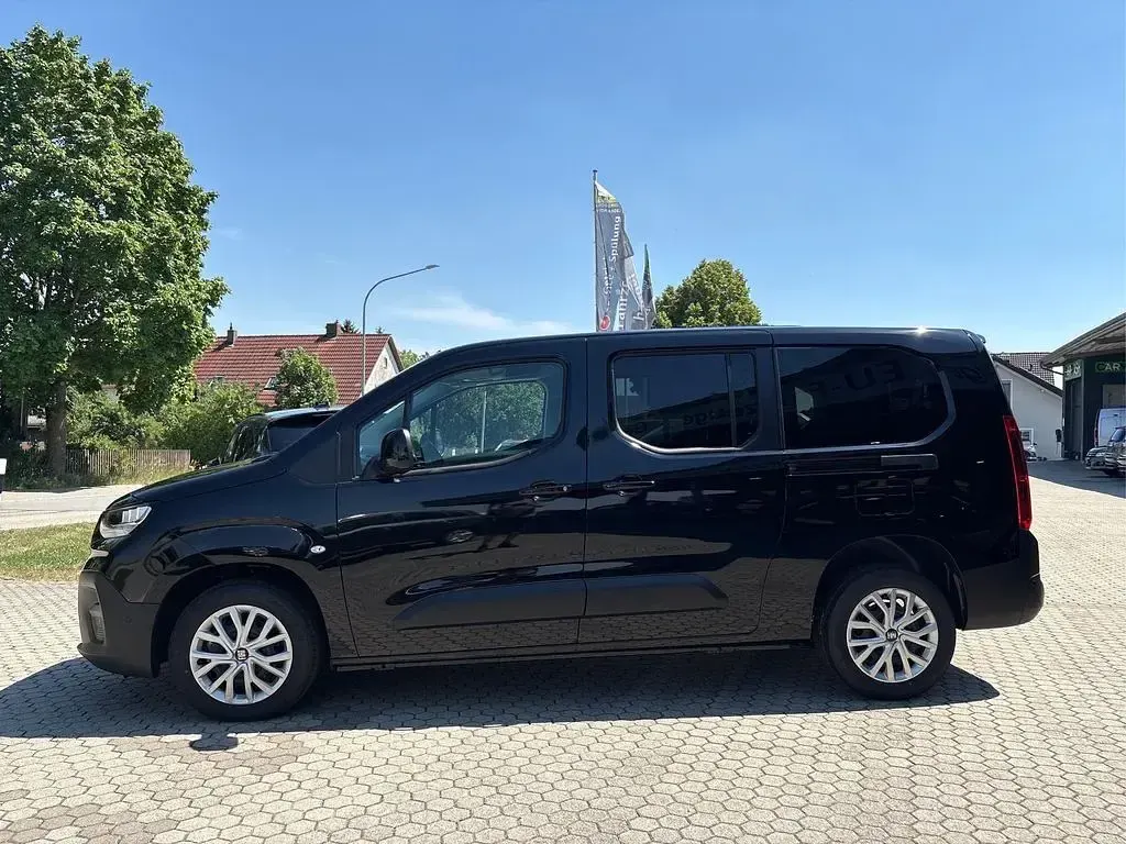 Neu Fiat Doblò Tech 131 PS (96 kW) 2026 Cinemaschwarz metallic Van / Kleinbus