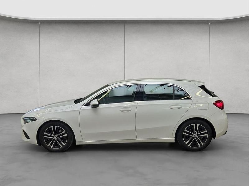 Gebraucht Mercedes A200 Advanced 163 PS (119 kW) 2024 Weiß Limousine