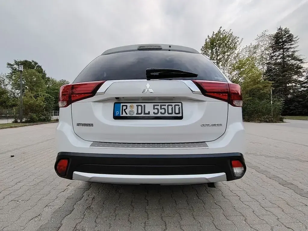 Gebraucht Mitsubishi Outlander Top 150 PS (110 kW) 2017 Weiß SUV
