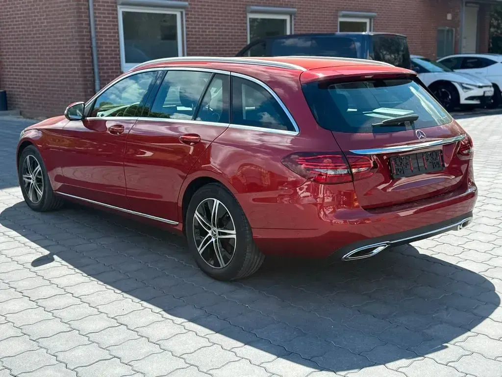 Gebraucht Mercedes 300 258 PS (189 kW) 2019 Rot Limousine