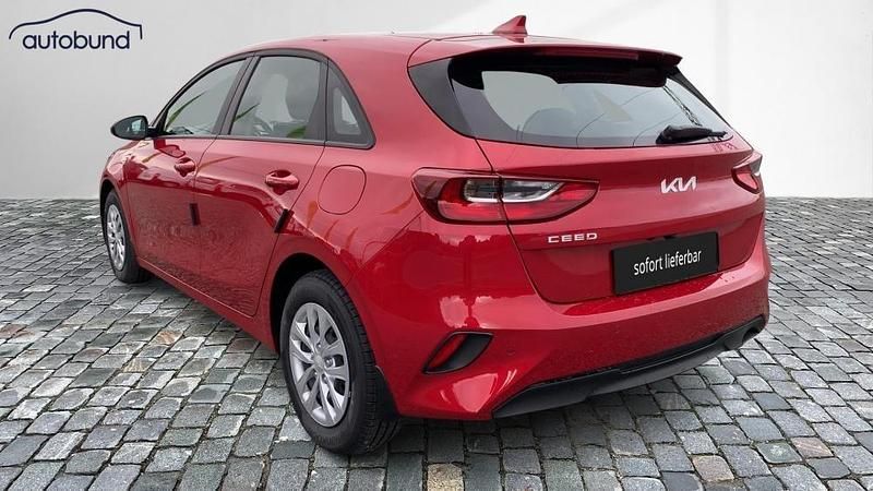 Neu Kia Ceed Best 140 PS (102 kW) 2025 Rot Kleinwagen