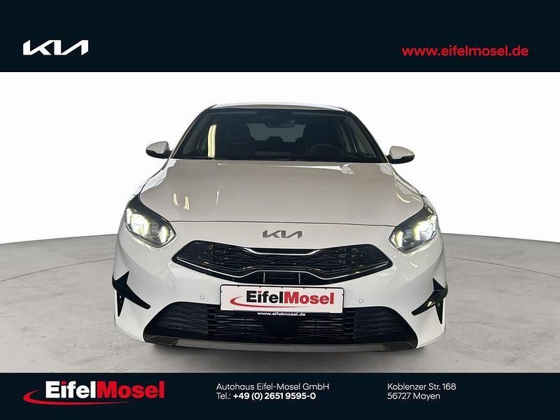 Neu Kia Ceed 140 PS (102 kW) 2026 Weiß Kleinwagen