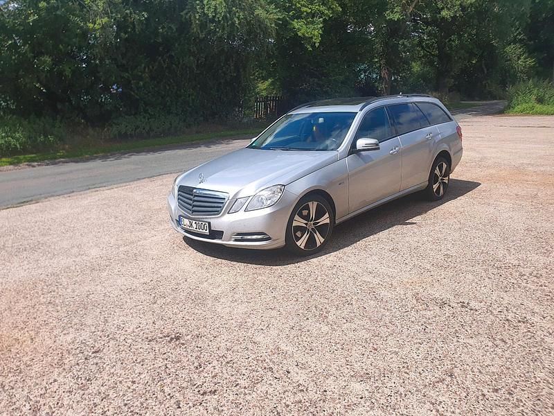 Silber Gebraucht 2012 Mercedes E220 Kombi | 8.500 € (Superpreis) - Bild 1/4