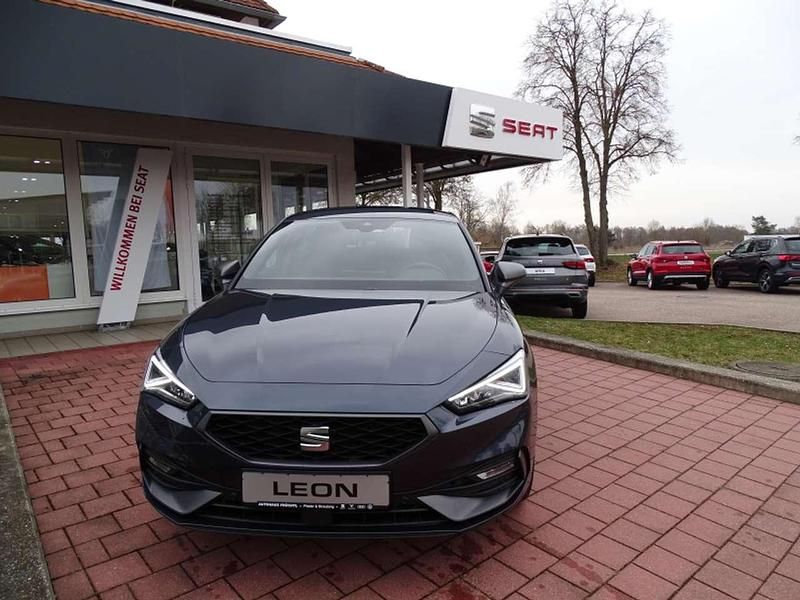 Gebraucht Seat Leon FR 150 PS (110 kW) 2024 Magnetic grau (metallic) Limousine