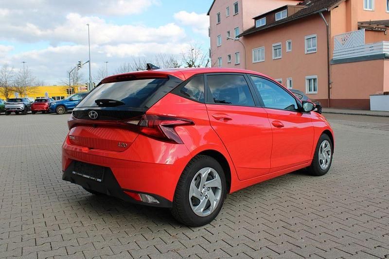 Gebraucht Hyundai i20 Trend 101 PS (74 kW) 2020 Rot Kleinwagen