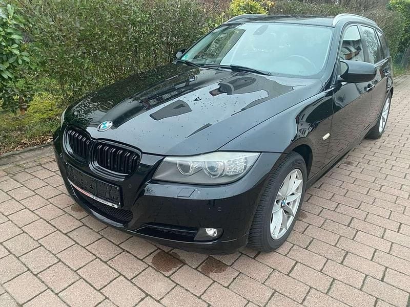 Gebraucht BMW 320 184 PS (135 kW) 2011 Schwarz Kombi