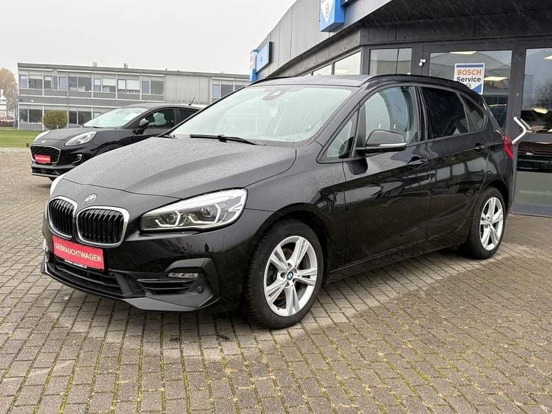 Schwarz Gebraucht 2018 BMW 220 Active Tourer Sport Line Van / Kleinbus | 17.990 € (Fairer Preis) - Bild 1/4
